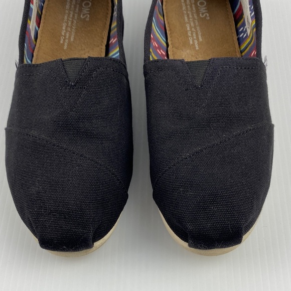 Toms Classic Canvas Flat Shoes in Black - Picture 2 of 9